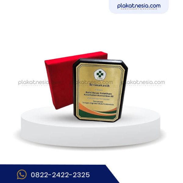 Plakat Kayu Balai Besar Pelatihan Kesehatan Kemenkes RI (PC-23)