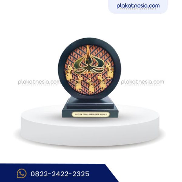 Plakat Kayu Universitas Trisakti (PC-34)